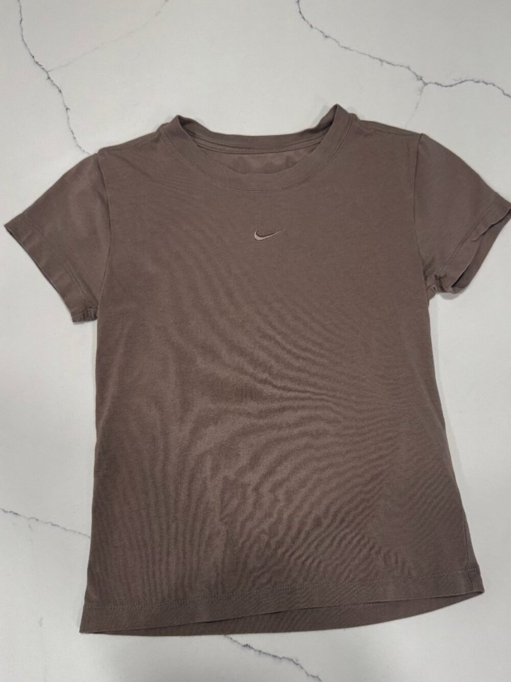 Nike The Nike Tee in a beautiful neutral brown/mocha color. 🤎